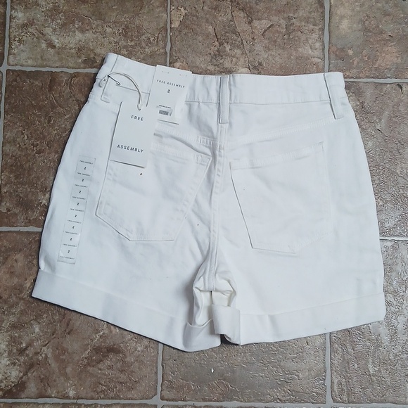 NWT Free Assembly Cuffed Women's White Denim Jean Shorts Size 2 - Picture 3 of 4